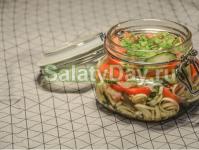 Salata picanta de castraveti pentru iarna Castraveti picante pentru iarna in borcane